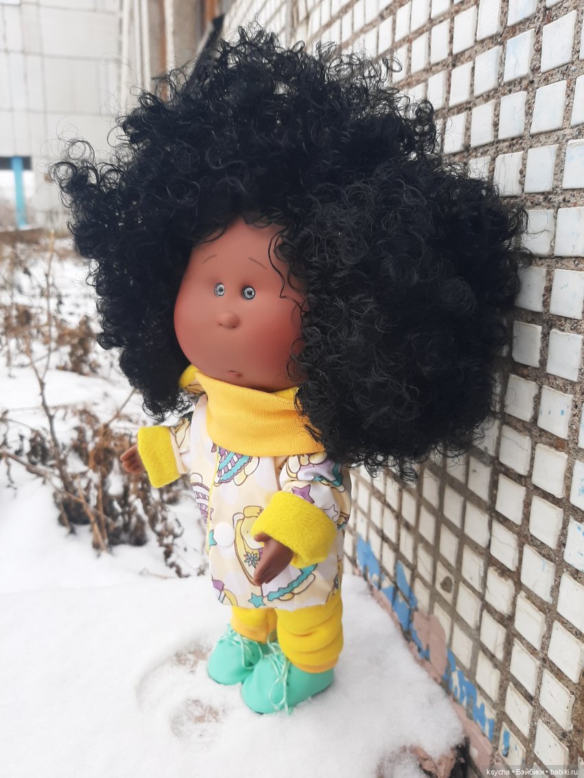 Заходите к нам на огонек — Куклы Nines d'Onil (Нинес): Миа (Mia) (фото 2)