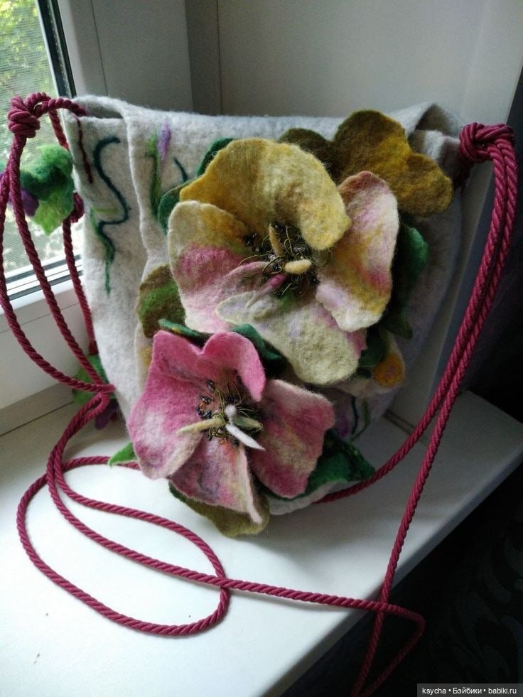 Волшебство из войлока — Авторские украшения и аксессуары для кукол: фото (фото 2)
