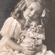 Старый фотоальбом. Девочки и куклы - продолжение