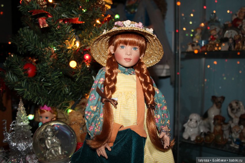 Энн Ширли под елкой. Коллекционная кукла от Helen Kish