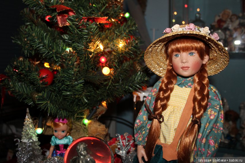 Энн Ширли под елкой. Коллекционная кукла от Helen Kish