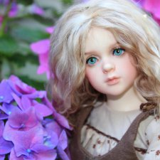 Аделина в саду с Гортензиями. (Dollshe Rosa)