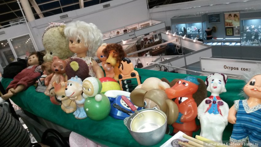 Посмотрим кукол на Тишинке