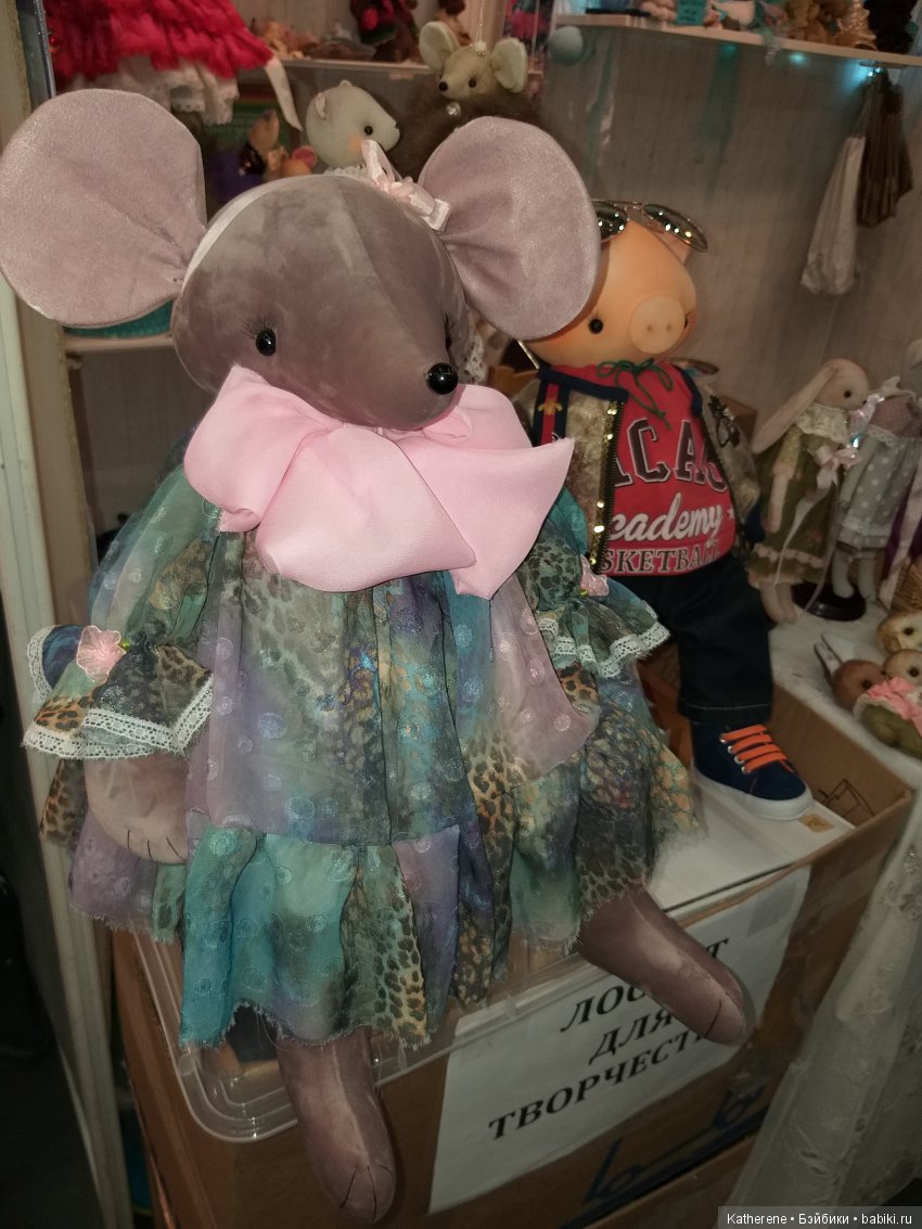 Выставка на Тишинке. Апрель 2019. Часть 1