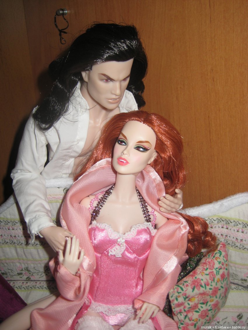 Жизнь вампирского семейства. Истории в парах