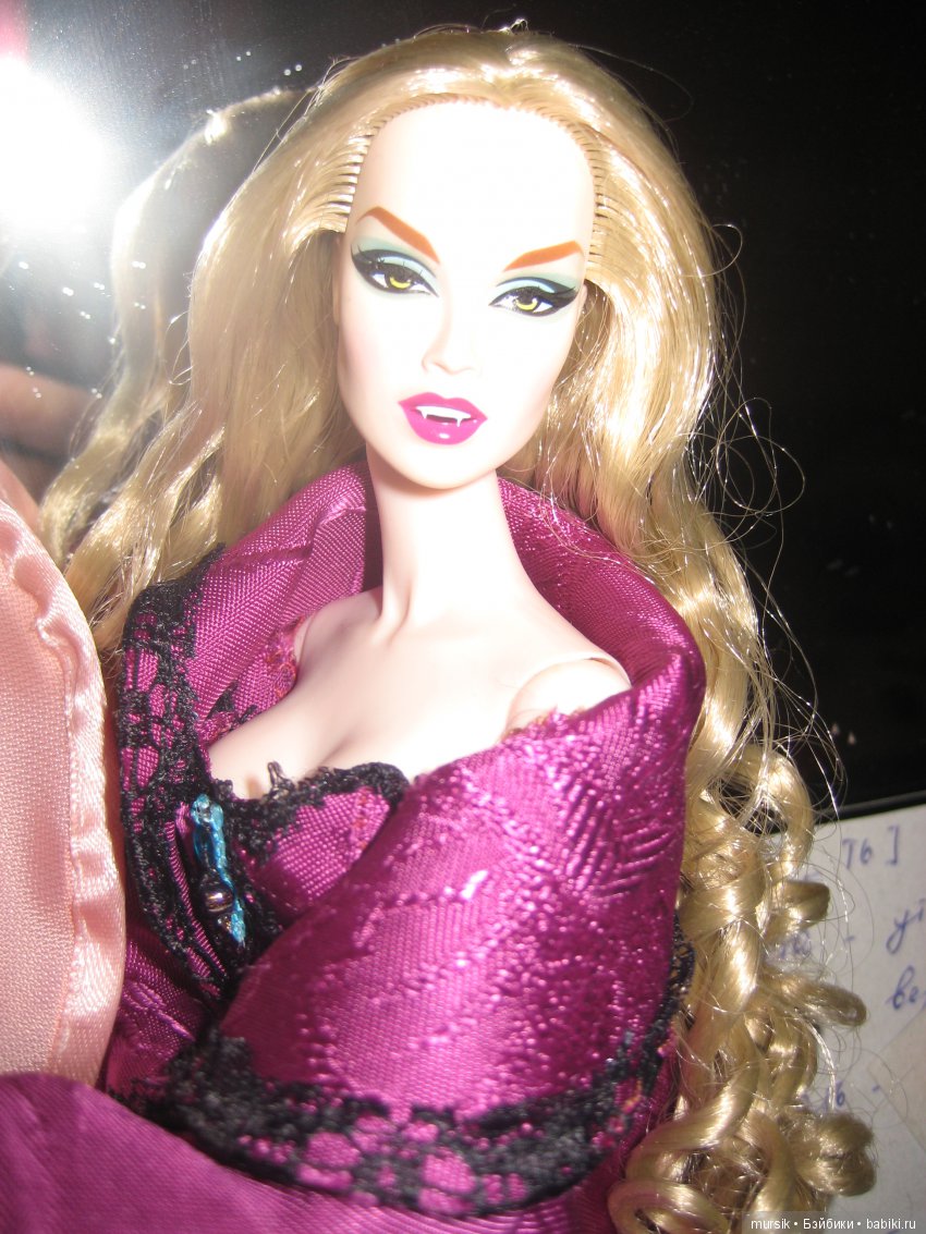 Жизнь вампирского семейства. Истории в парах