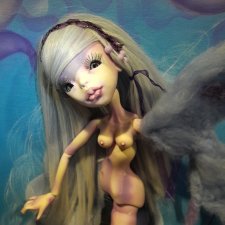 Картина с куклой