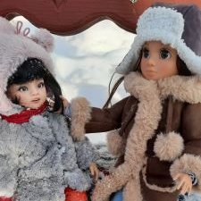 Мируся и Маруся на горке