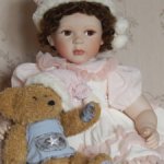 Цена снижена Кукла Наташа с собственным мишкой, производство Германия