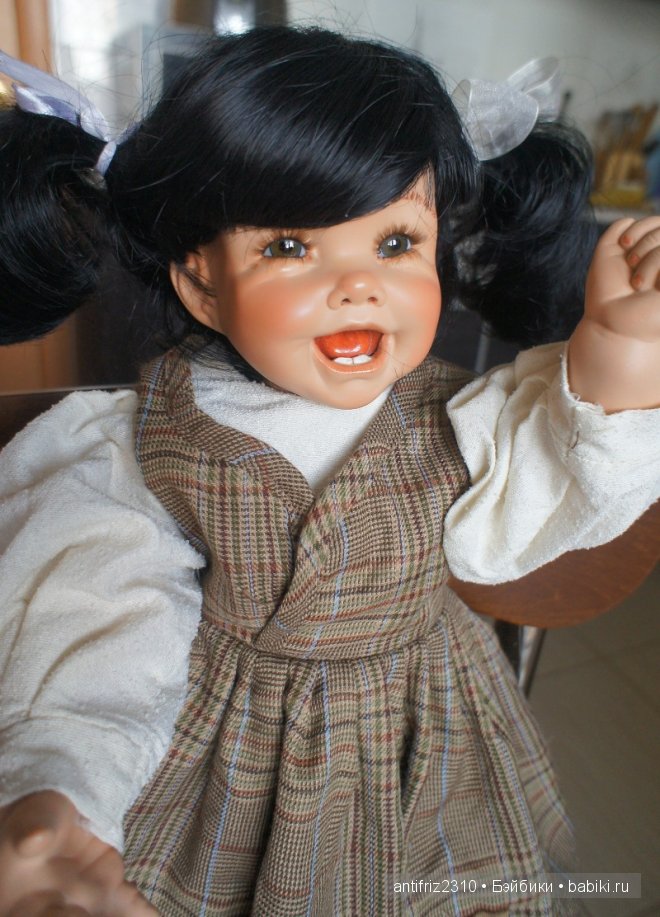 Лейсли непоседа - или авторская, фарфоровая кукла Cindy Rolfe хулиганит у меня на кухне (фото 4)