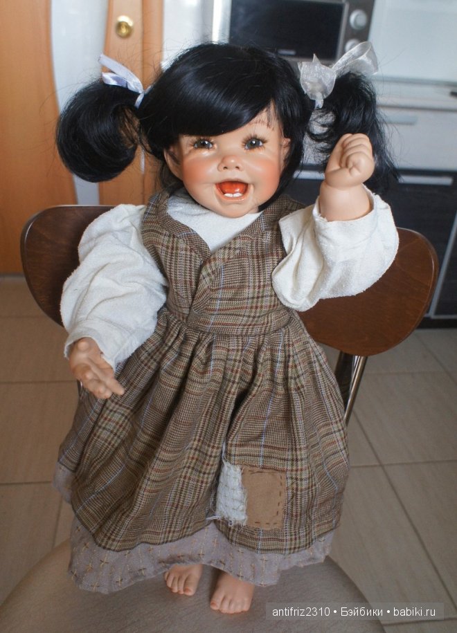 Лейсли непоседа - или авторская, фарфоровая кукла Cindy Rolfe хулиганит у меня на кухне (фото 8)