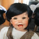 Лейсли непоседа - или авторская, фарфоровая кукла Cindy Rolfe хулиганит у меня на кухне