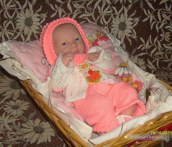 в костюмчике