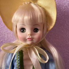 Очаровательная блондинка Мане Очаровательная блондинка Мане