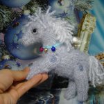 Лошадка. Игрушка вязанная спицами Ольги Чернухо