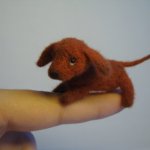 Мини-такс. Авторская игрушка валянием Ольги Чернухо