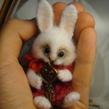 За белым кроликом. Авторская игрушка валянием Ольги Чернухо