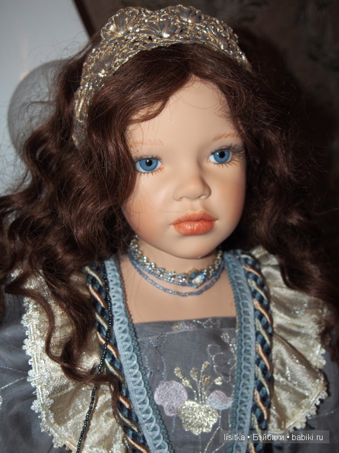 «Свет мой, зеркальце, скажи, да всю правду доложи! Кто на свете всех милее, всех румяней и белее?». Белоснежка от Софии и