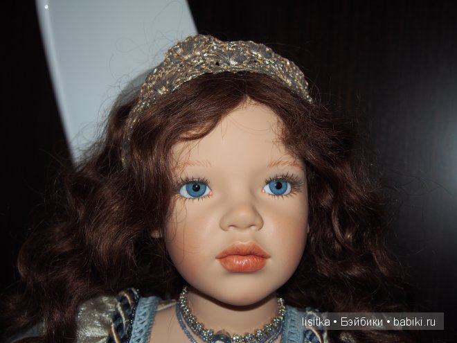 «Свет мой, зеркальце, скажи, да всю правду доложи! Кто на свете всех милее, всех румяней и белее?». Белоснежка от Софии и