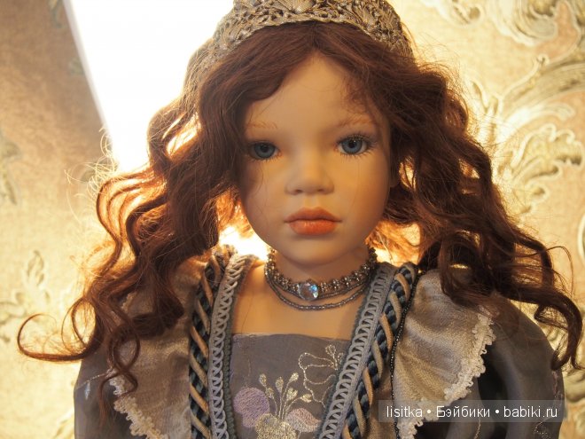 «Свет мой, зеркальце, скажи, да всю правду доложи! Кто на свете всех милее, всех румяней и белее?». Белоснежка от Софии и