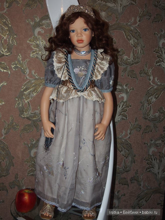 «Свет мой, зеркальце, скажи, да всю правду доложи! Кто на свете всех милее, всех румяней и белее?». Белоснежка от Софии и