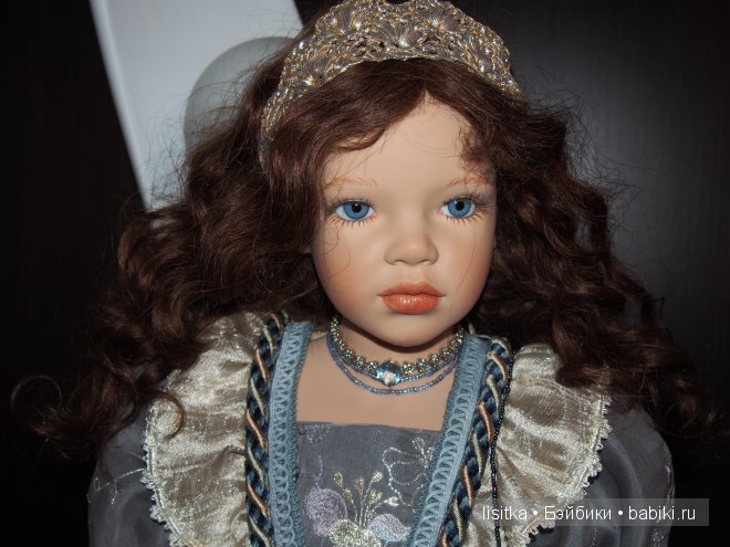 «Свет мой, зеркальце, скажи, да всю правду доложи! Кто на свете всех милее, всех румяней и белее?». Белоснежка от Софии и