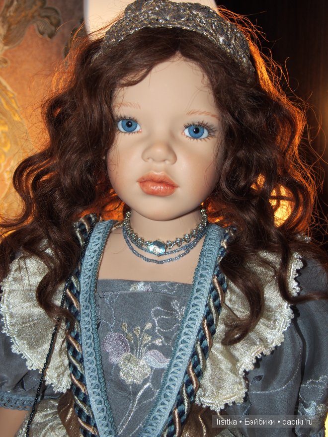 «Свет мой, зеркальце, скажи, да всю правду доложи! Кто на свете всех милее, всех румяней и белее?». Белоснежка от Софии и