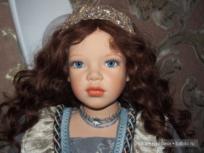 «Свет мой, зеркальце, скажи, да всю правду доложи! Кто на свете всех милее, всех румяней и белее?». Белоснежка от Софии и