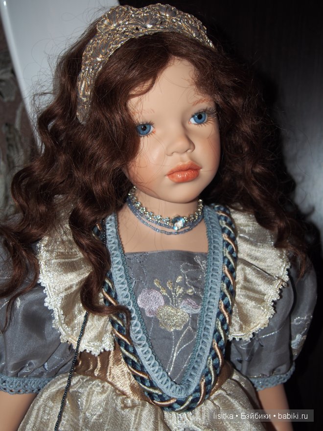 «Свет мой, зеркальце, скажи, да всю правду доложи! Кто на свете всех милее, всех румяней и белее?». Белоснежка от Софии и