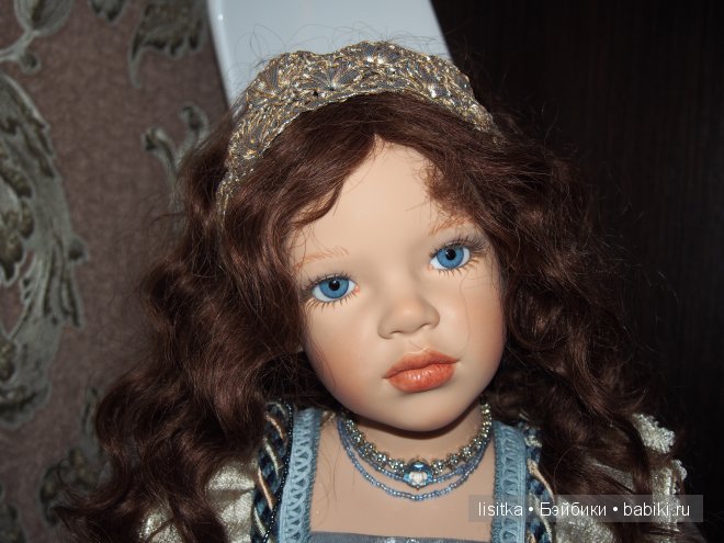 «Свет мой, зеркальце, скажи, да всю правду доложи! Кто на свете всех милее, всех румяней и белее?». Белоснежка от Софии и