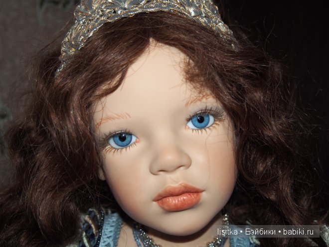 «Свет мой, зеркальце, скажи, да всю правду доложи! Кто на свете всех милее, всех румяней и белее?». Белоснежка от Софии и