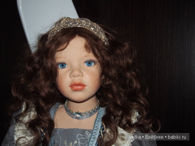 «Свет мой, зеркальце, скажи, да всю правду доложи! Кто на свете всех милее, всех румяней и белее?». Белоснежка от Софии и