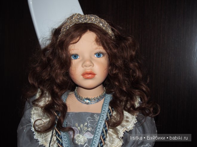 «Свет мой, зеркальце, скажи, да всю правду доложи! Кто на свете всех милее, всех румяней и белее?». Белоснежка от Софии и