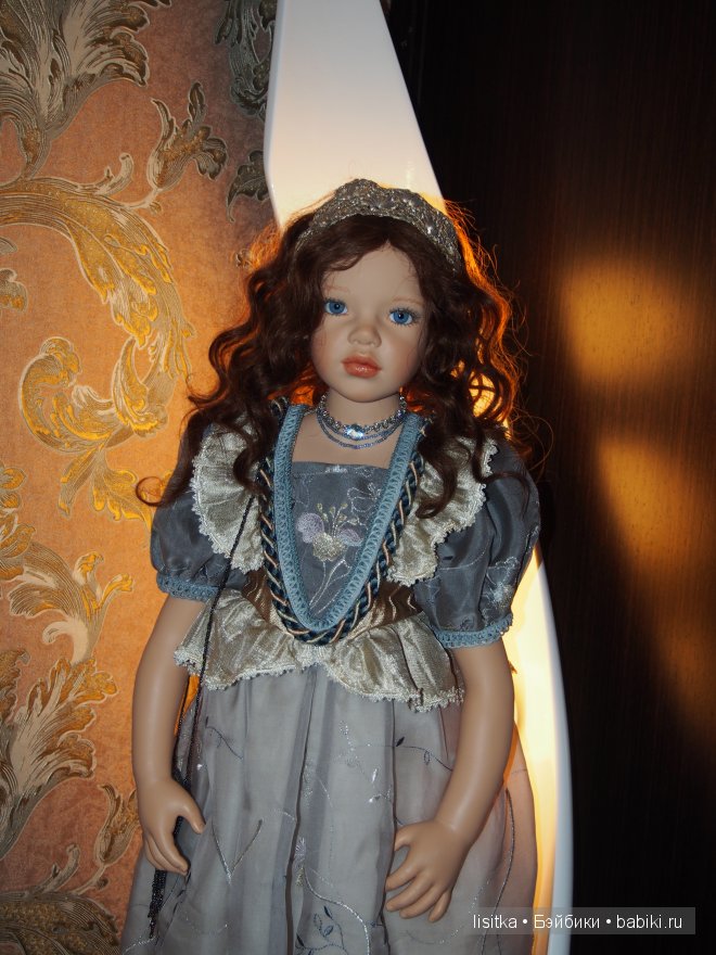 «Свет мой, зеркальце, скажи, да всю правду доложи! Кто на свете всех милее, всех румяней и белее?». Белоснежка от Софии и