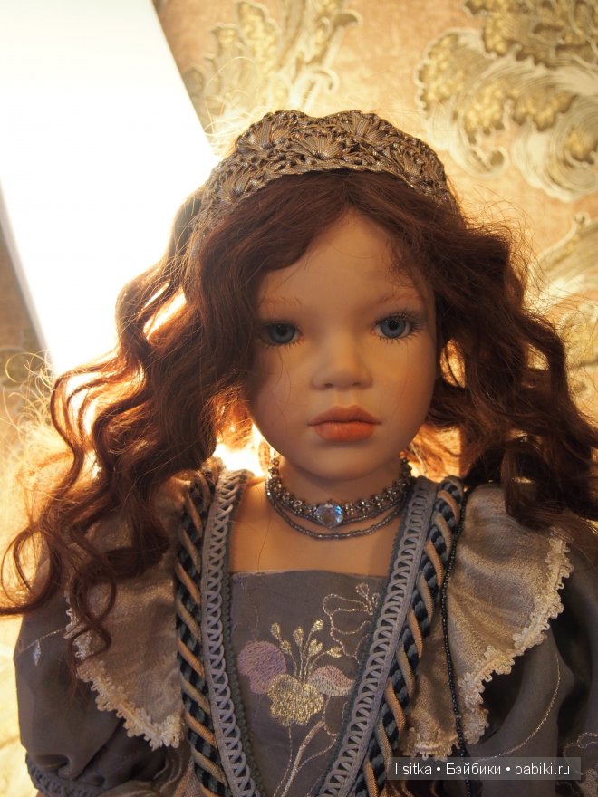 «Свет мой, зеркальце, скажи, да всю правду доложи! Кто на свете всех милее, всех румяней и белее?». Белоснежка от Софии и