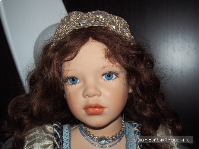 «Свет мой, зеркальце, скажи, да всю правду доложи! Кто на свете всех милее, всех румяней и белее?». Белоснежка от Софии и