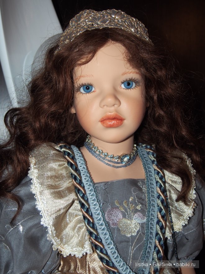 «Свет мой, зеркальце, скажи, да всю правду доложи! Кто на свете всех милее, всех румяней и белее?». Белоснежка от Софии и