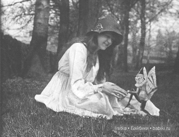 Настоящая история о феях из Коттингли. Лолалу (Lolalu), Карлина Акаулис (Carlina Acáulis), Вероника Персика (Veronica