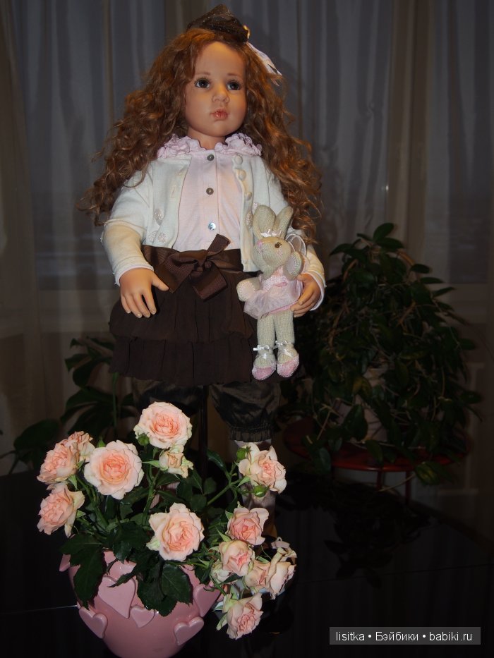 Прекрасные барышни и весенние цветы