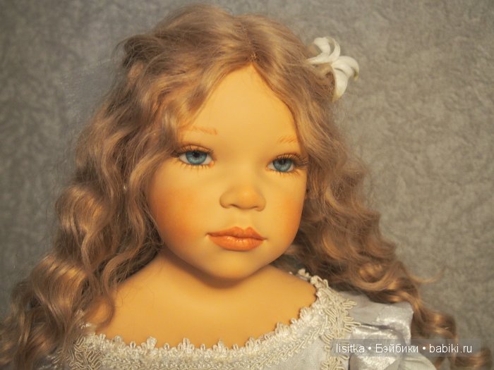 Прекрасные барышни и весенние цветы