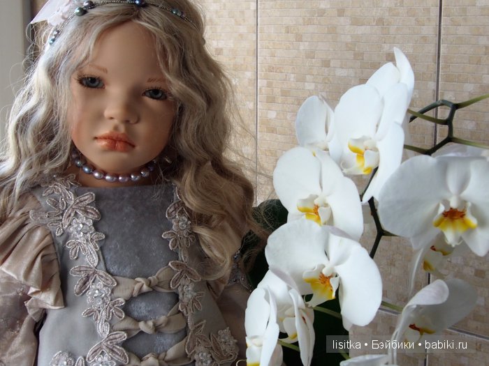 Лилиана. Девочка и белые орхидеи