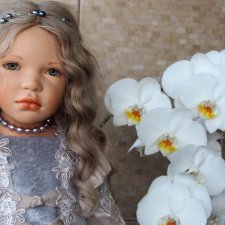 Лилиана. Девочка и  белые орхидеи