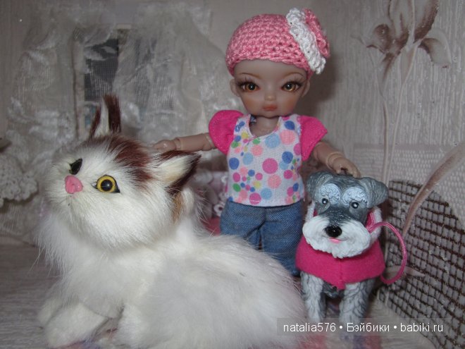 Маленькая Сури с друзьями