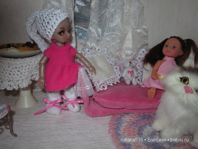 Маленькая Сури с друзьями