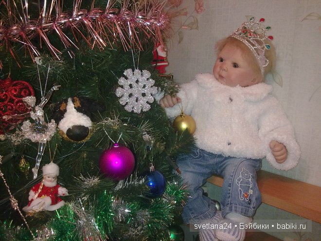 А вот эту кофточку примеряет Лерочка,но с туфельками вязанными