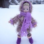 Иришка на прогулке.