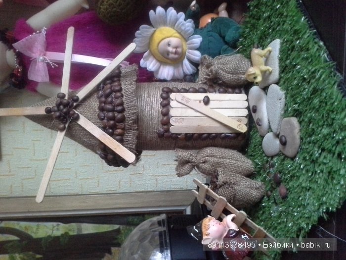 Старая мельница крутится, вертится