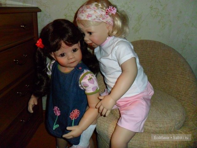 А мама в комоде спрятала конфетки...