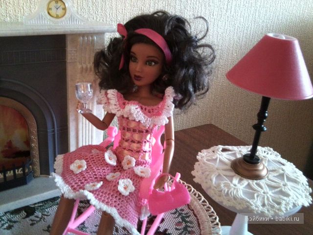 Алекса с бокалом