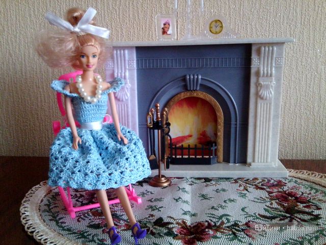 Джули в кресле